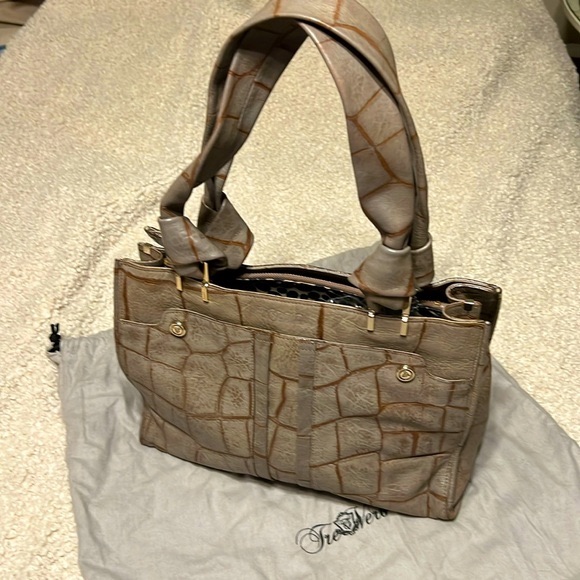 Tre Vero Genuine Leather Euc Gray With Brown Detailing Gold Hardware & Dust Bag